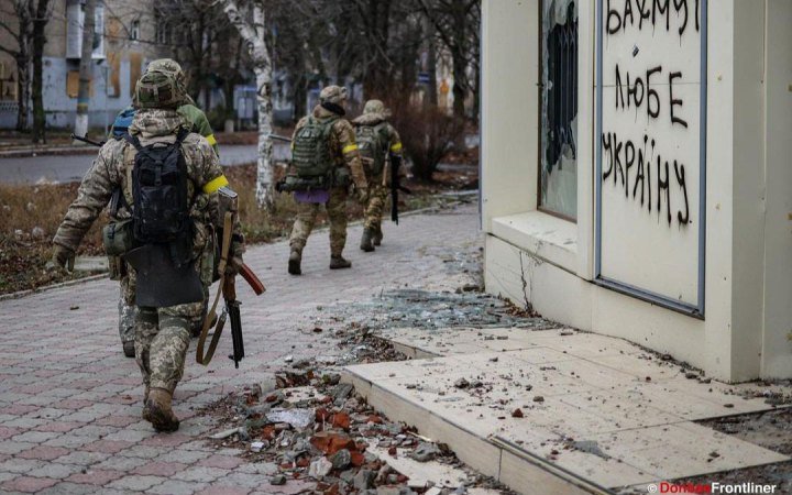 Російська пропаганда подає бої за Бахмут як другу “битву за Сталінград”, – Сирський 