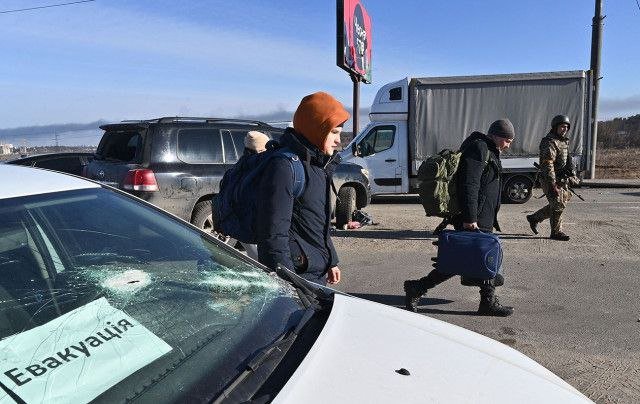 З прифронтових сіл Луганщини продовжують виїжджати мешканці, – ОВА