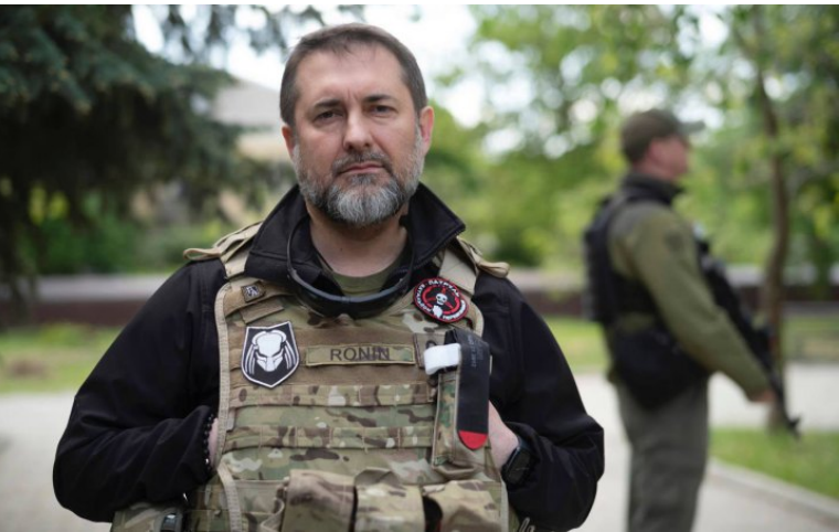Гайдай: росіяни та колаборанти тікають з Луганщини, черги на виїзд – кілометрові 