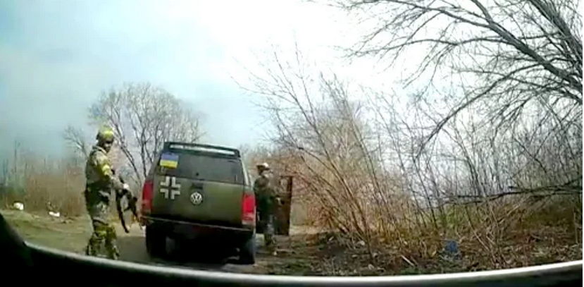 Окупанти на околицях Донецька зняли фейк  про напад «ЗСУ» на машину з жінкою та дитиною, - ВІДЕО