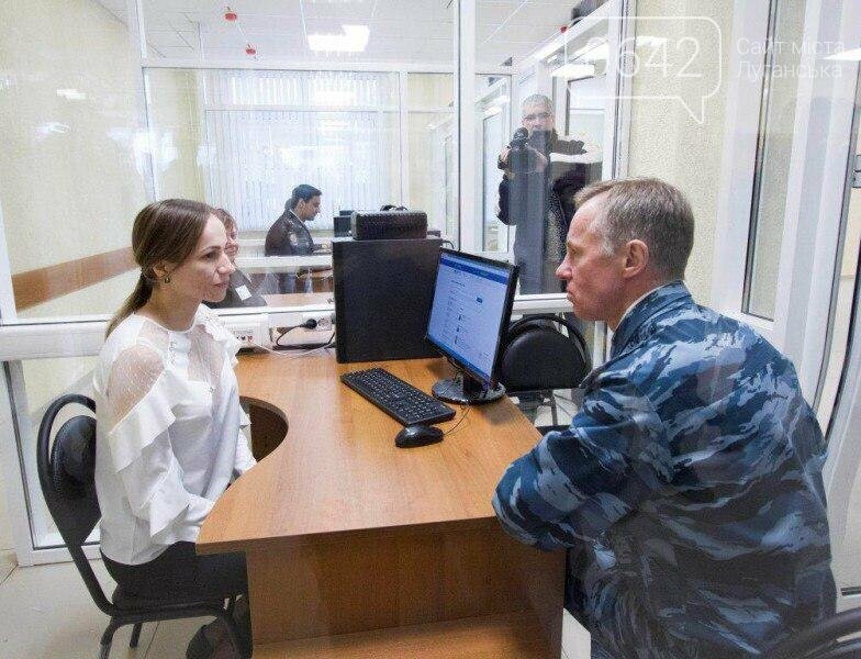 Первый заместитель министра внутренних дел РФ генерал-полковник пол... Первый заместитель министра внутренних дел РФ генерал-полковник полиции Александр Горовой на открытии нового здания управления по вопросам миграции...