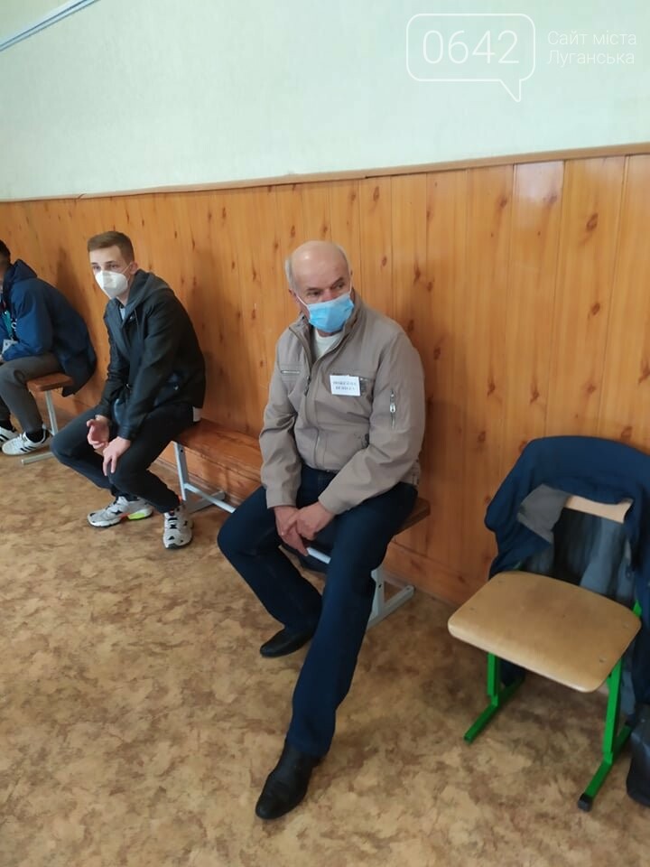 В Кременной наблюдатели зарегистрировали несколько нарушени..., фото-1 В Кременной наблюдатели зарегистрировали несколько нарушений на выборах, - ФОТО, фото-1