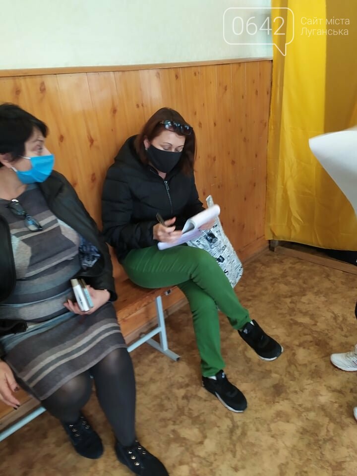 В Кременной наблюдатели зарегистрировали несколько нарушени..., фото-2 В Кременной наблюдатели зарегистрировали несколько нарушений на выборах, - ФОТО, фото-2