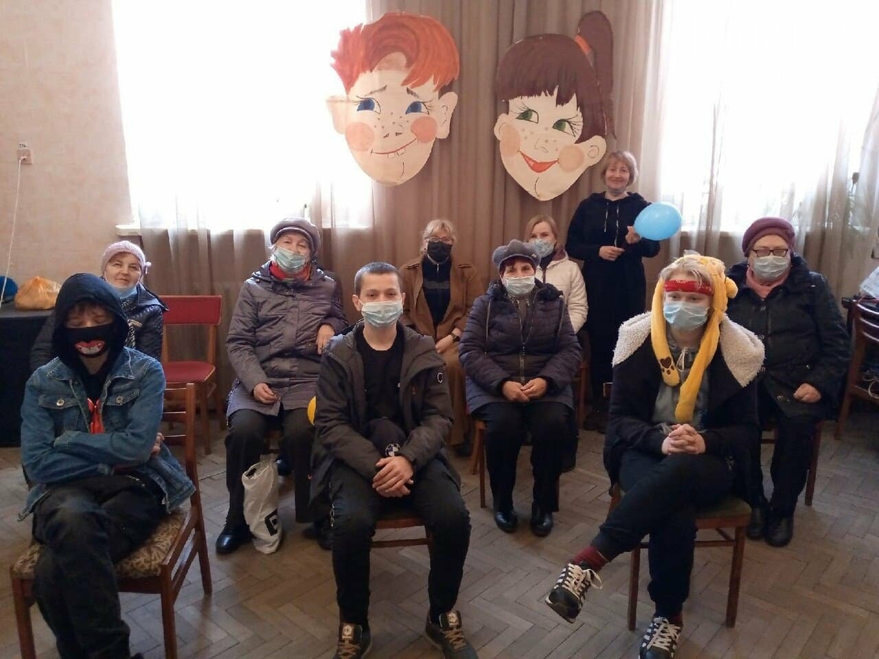 "Летим в космос": В ОРЛО в полуразрушенном ДК занимаются дети и взрослые, - ФОТО, фото-2