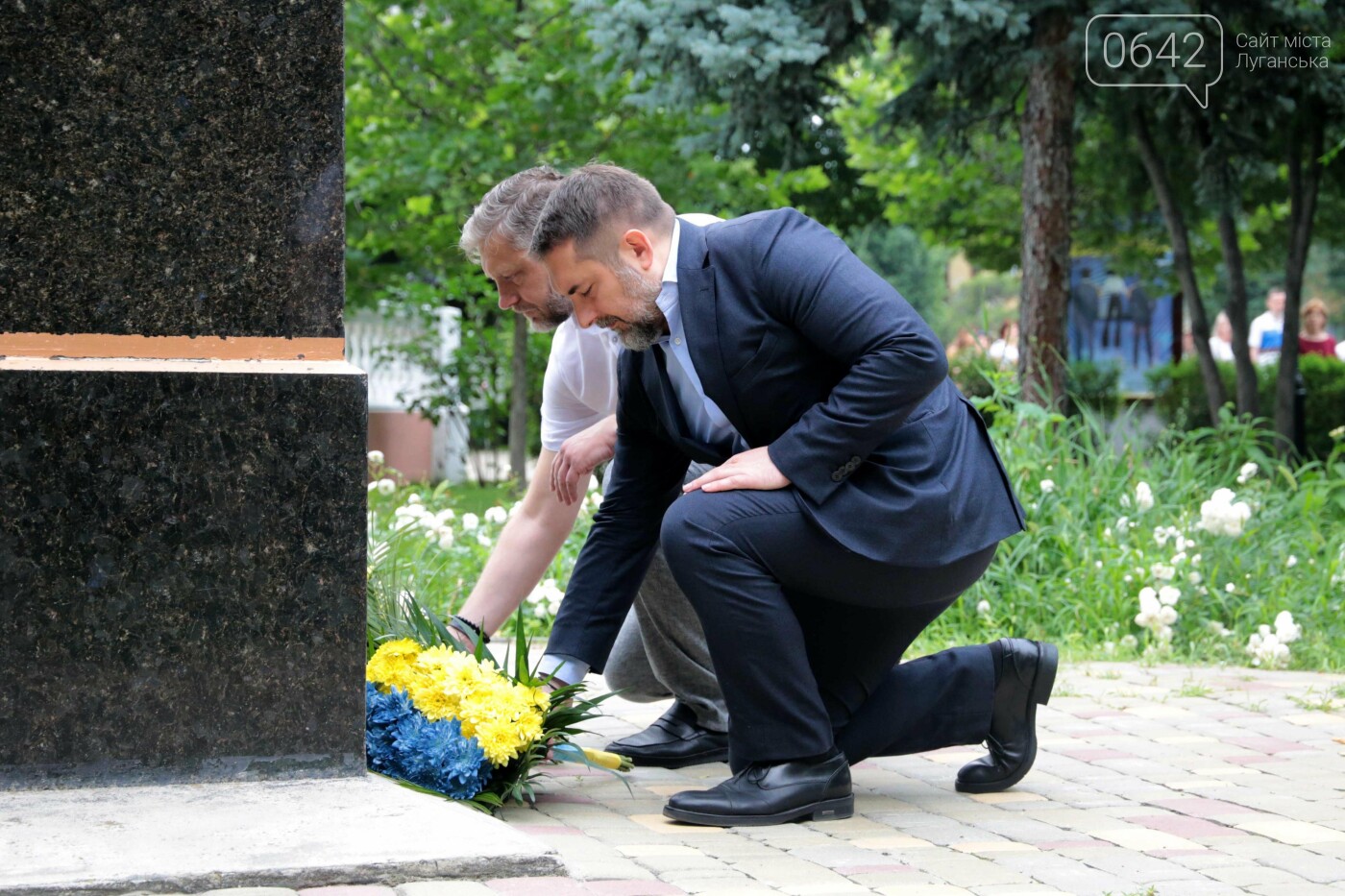 На Луганщине чиновники и Почетный консул Литовской Республики возложили цветы к памятникам Тараса Шевченко и Ивана Франко, - ФОТО, фото-3