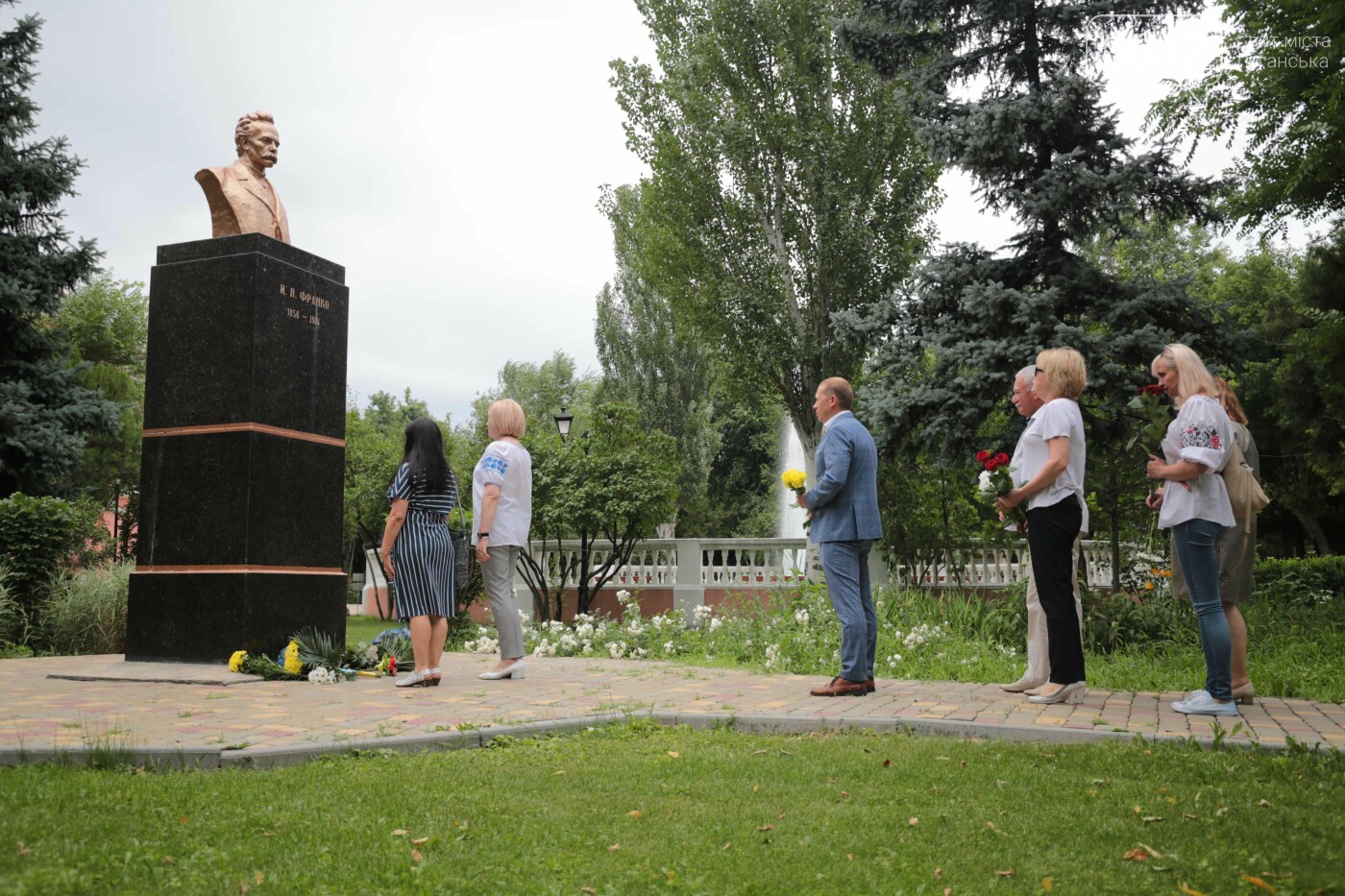На Луганщине чиновники и Почетный консул Литовской Республики возложили цветы к памятникам Тараса Шевченко и Ивана Франко, - ФОТО, фото-2