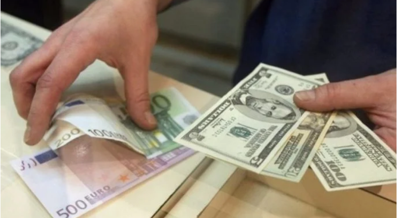 Сегодня на Межбанке за доллар давали 28,05 гривен