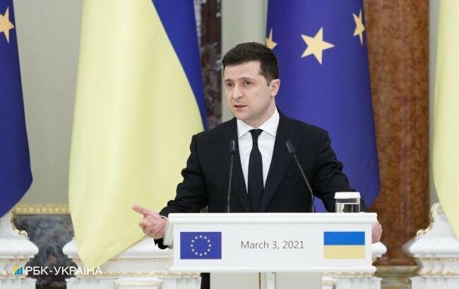 Зеленский отправил начальника Генштаба на Донбасс