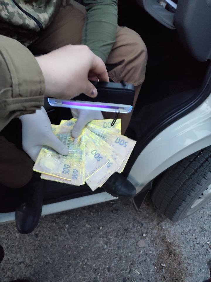 В Луганской области во время получения взятки задержали на..., фото-4 В Луганской области во время получения взятки задержали начальника налоговой, - ФОТО, фото-4
