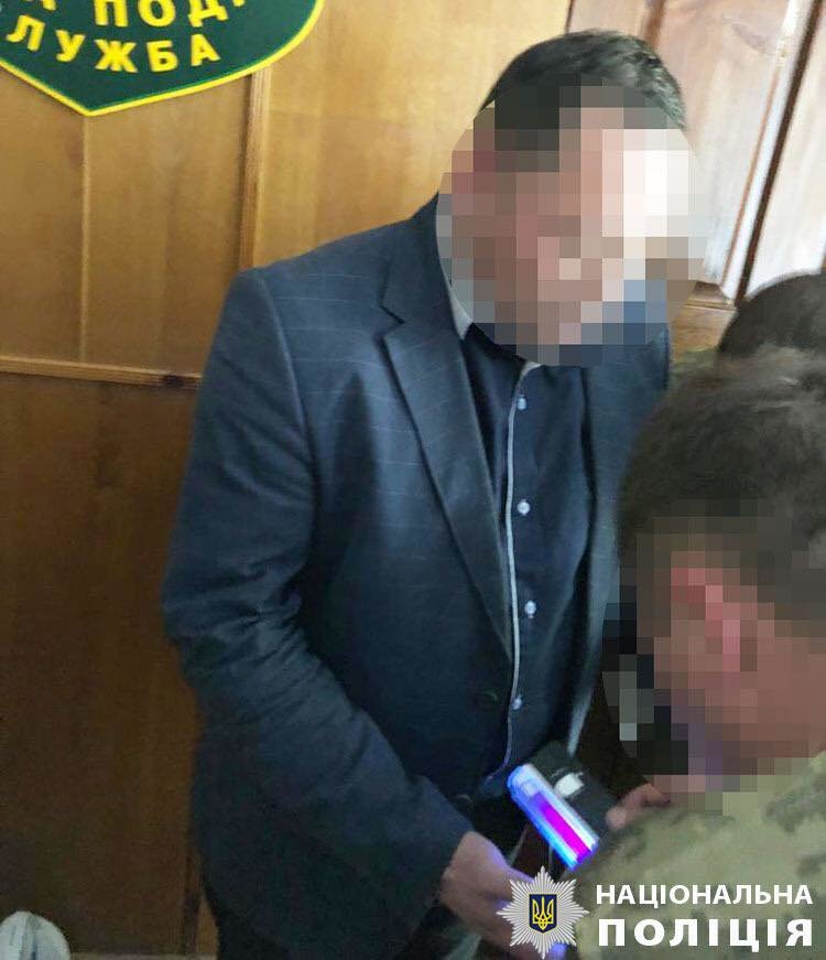 В Луганской области во время получения взятки задержали на..., фото-2 В Луганской области во время получения взятки задержали начальника налоговой, - ФОТО, фото-2
