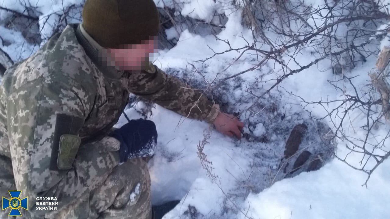 В Луганской области нашли 18 снарядов и фрагмент кассеты «..., фото-1 В Луганской области нашли 18 снарядов и фрагмент кассеты «Смерч», - ФОТО, фото-1
