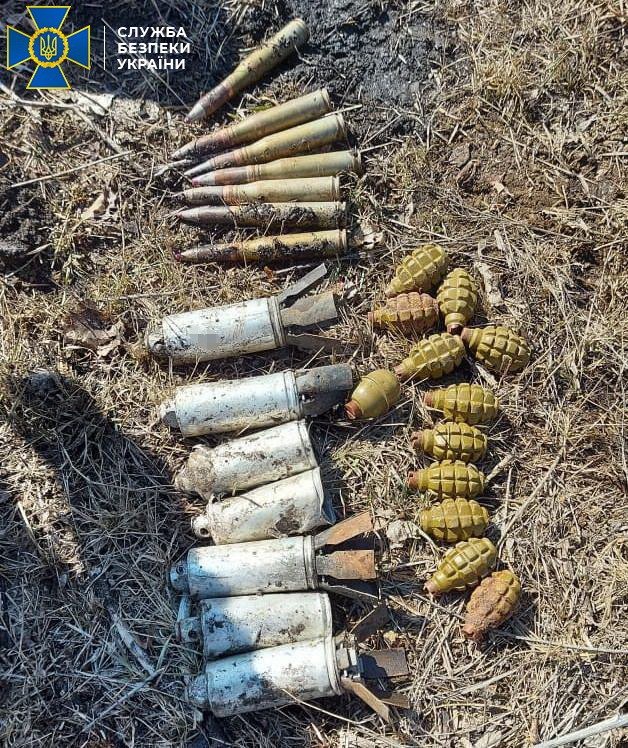 В Луганской области нашли три тайника боевиков с вооружением для систем «Смерч», взрывчаткой и минами, - ФОТО, фото-2