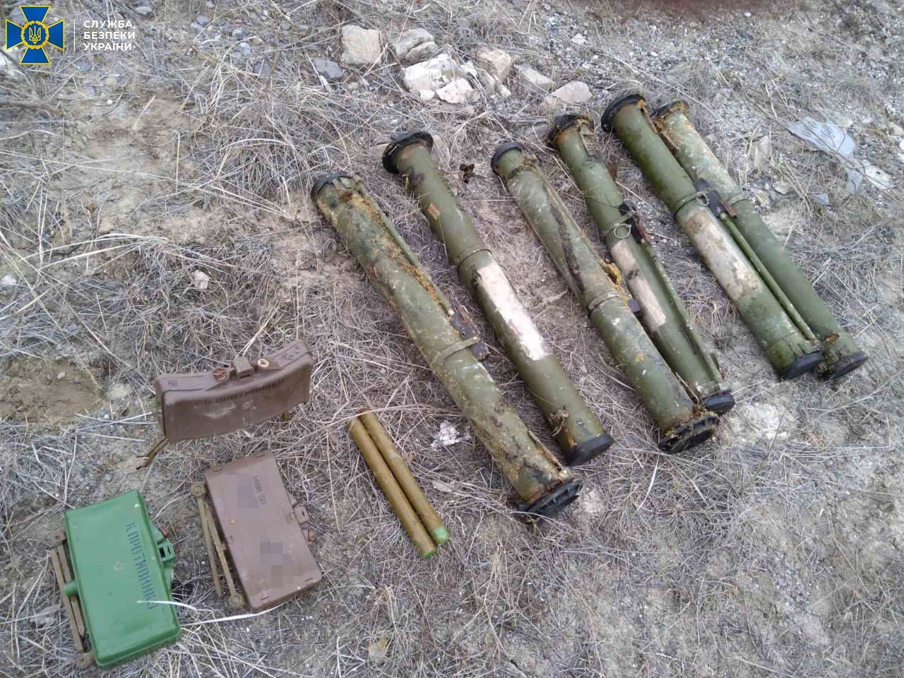 В Луганской области нашли три тайника боевиков с вооружением для систем «Смерч», взрывчаткой и минами, - ФОТО, фото-6