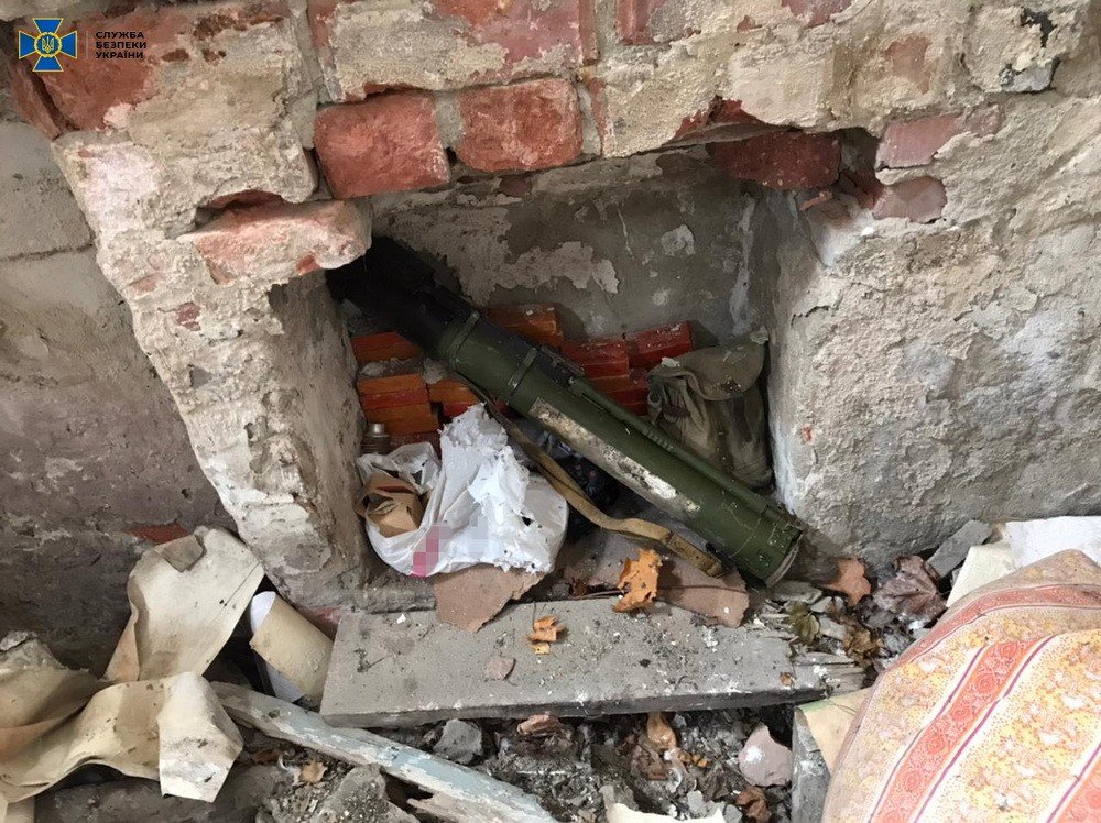 В Луганской области нашли три тайника боевиков с вооружением для систем «Смерч», взрывчаткой и минами, - ФОТО, фото-3