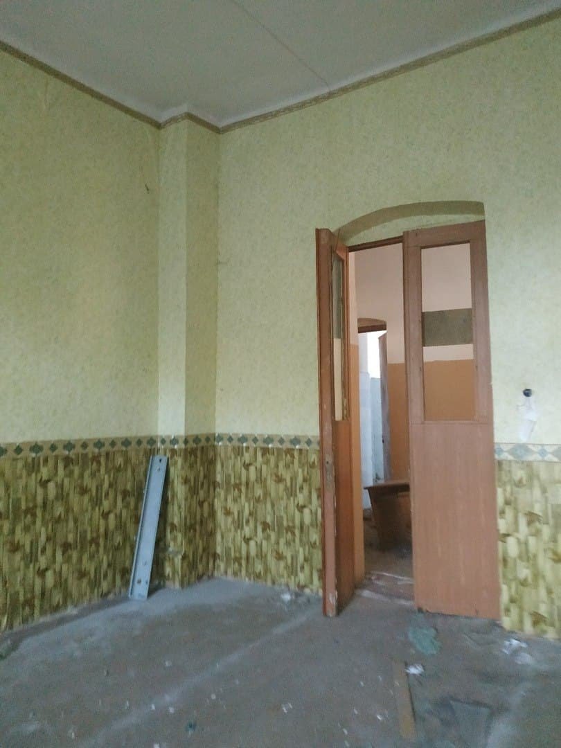В оккупированном Алчевске за копейки продают разграбленное историческое здание больницы, - ФОТО, фото-3