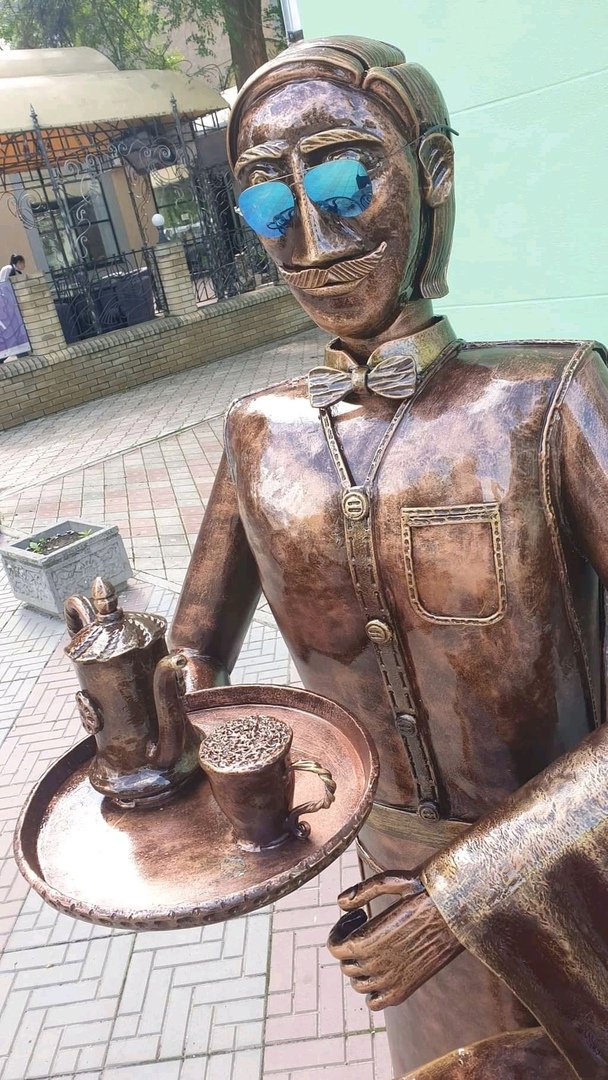 Какое уродство: в оккупированном Луганске установили новый арт-объект, - ФОТО, фото-3