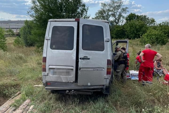 В Луганской области в ДТП попал микроавтобус с пассажирами: пять человек госпитализировали, - ФОТО , фото-2
