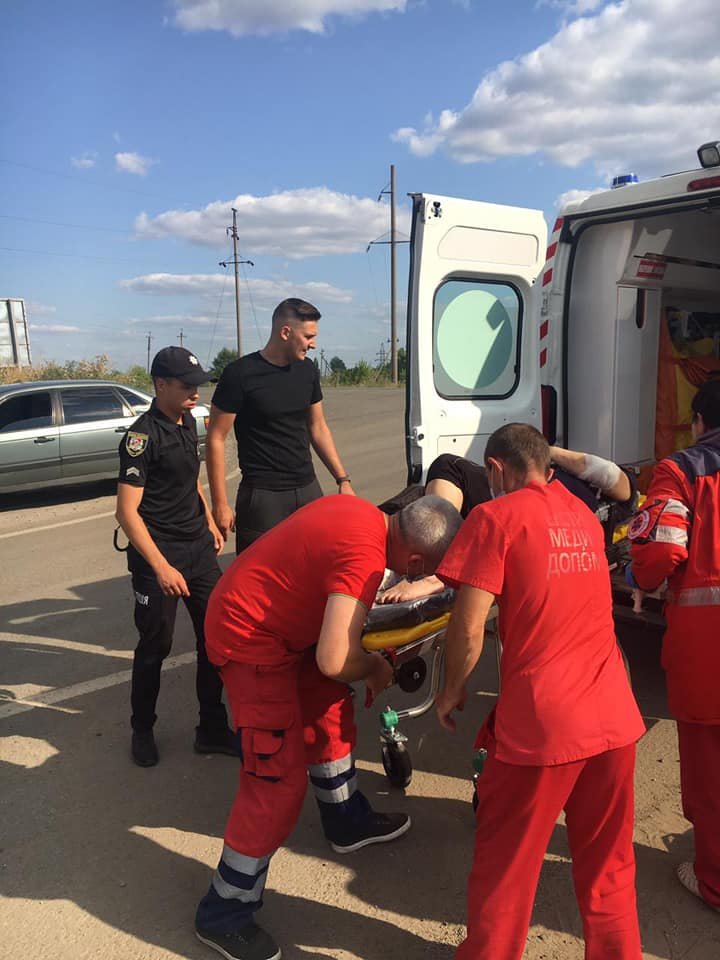 В Луганской области в ДТП попал микроавтобус с пассажирами: пять человек госпитализировали, - ФОТО , фото-5