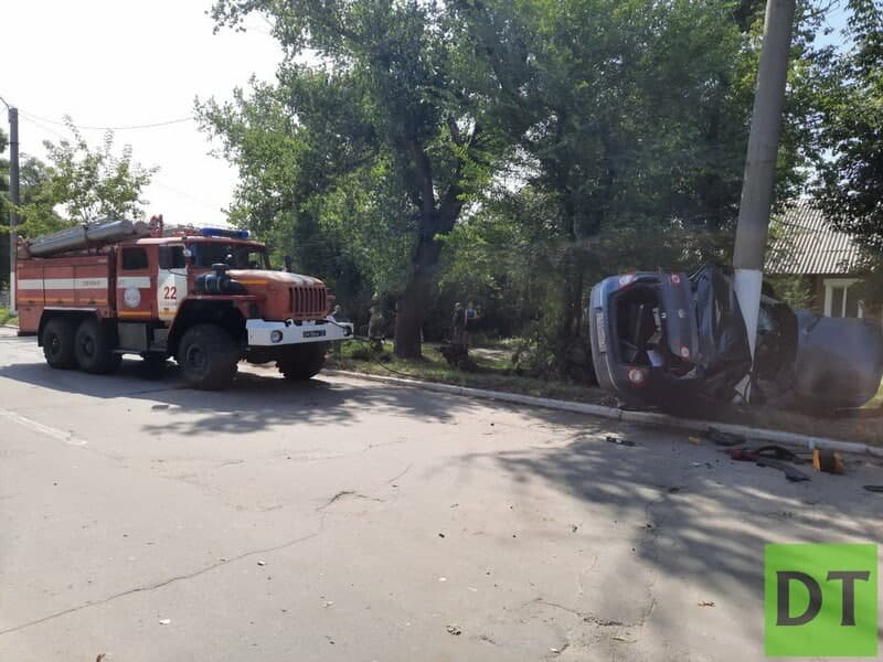 Машина превратилась в груду металлолома: в оккупированном Стаханове произошла страшная авария, - ФОТО, фото-2