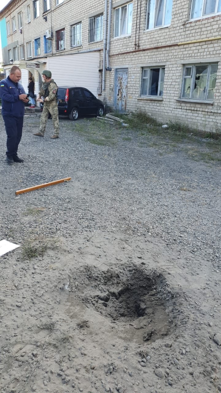 В штабе ООС рассказали подробности обстрела Счастья: ранен глава ВГА, повреждены дома, - ФОТО, фото-4