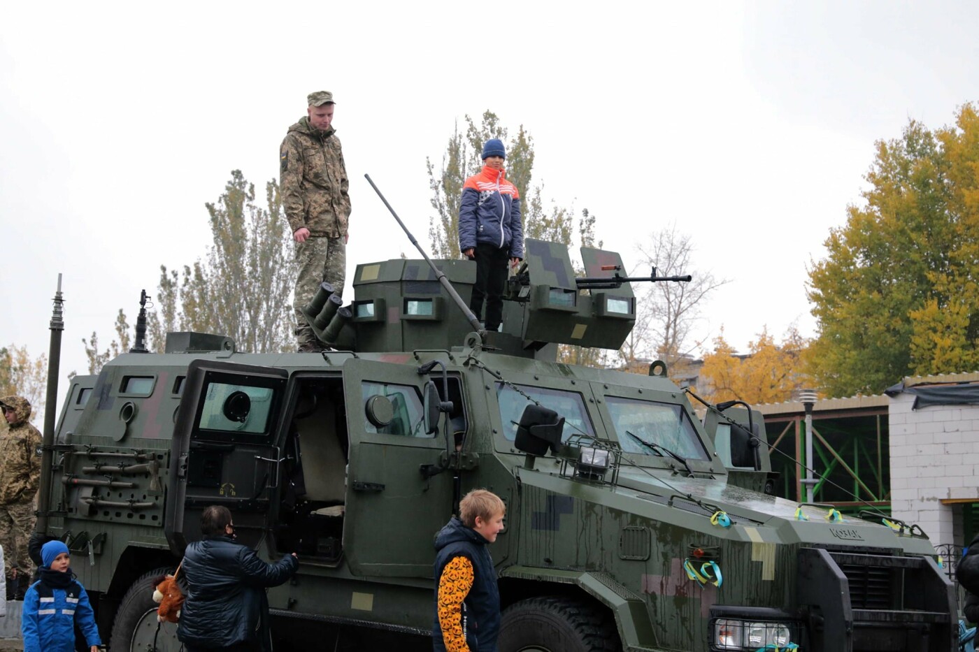 В Луганской области ВСУ впервые провели военный парад в День защитников и защитниц Украины, - ФОТО