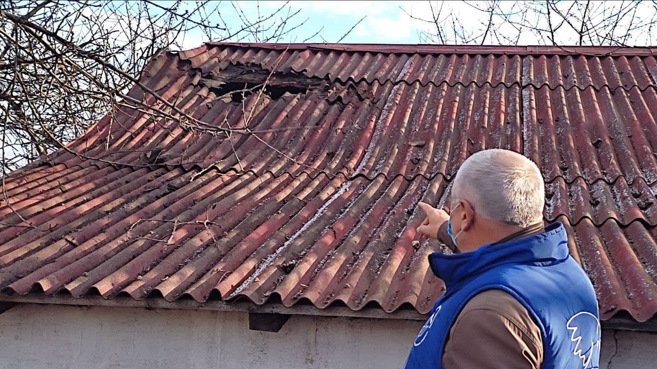 Обстрел Золотого-4: повреждены гараж и автомобиль,- ФОТО