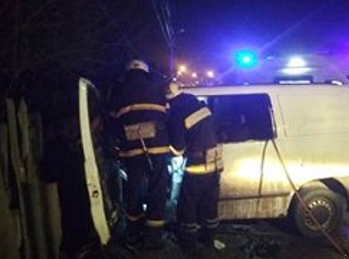 В Луганске в лобовом столкновении микроавтобуса и 