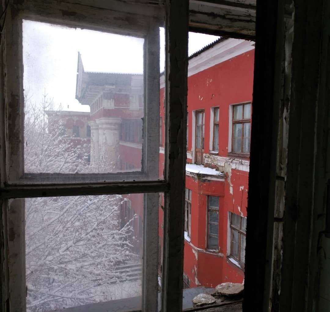 «Печальное зрелище»: в оккупированном Алчевске разрушается больница, - ФОТО