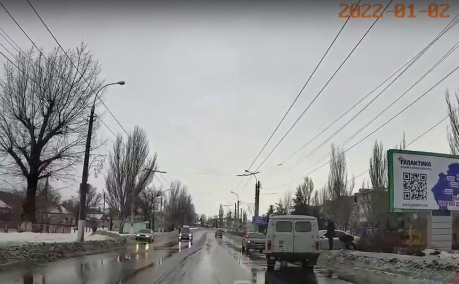 В Луганске автомобиль вылетел на обочину, - ФОТОФАКТ