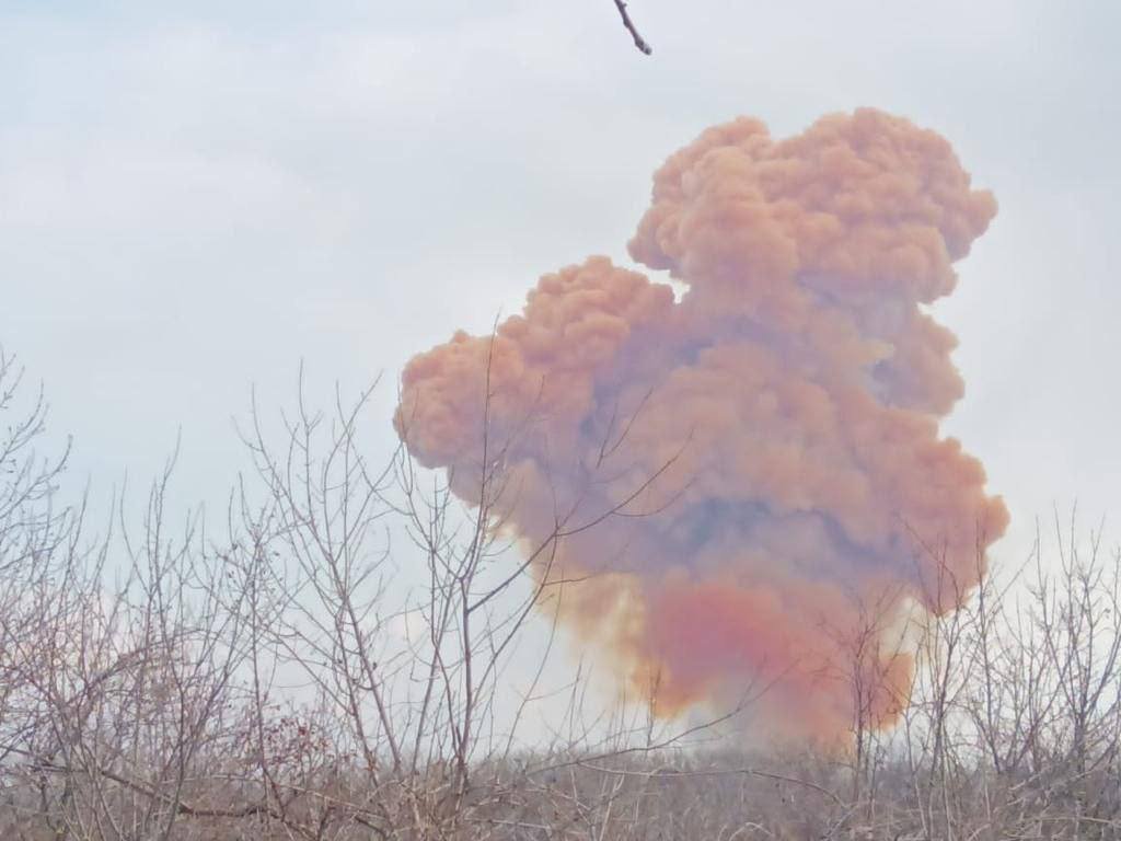 На Луганщині окупанти влучили у цистерну з азотною кислотою, - ФОТО
