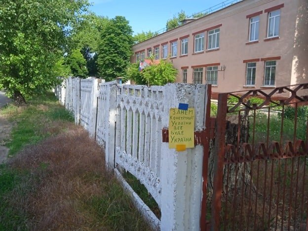 Як українські патріоти передали вітання з Днем Конституції мешканцям окупованого Донбасу, Криму та Білорусі, - ФОТО, ВІДЕО