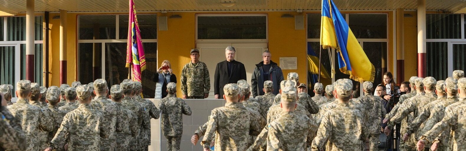 Сегодняшние новости кременной. Луганский военный лицей. Военный лицей в Кременной. Луганский военный лицей фото. Ситуация в Кременной.